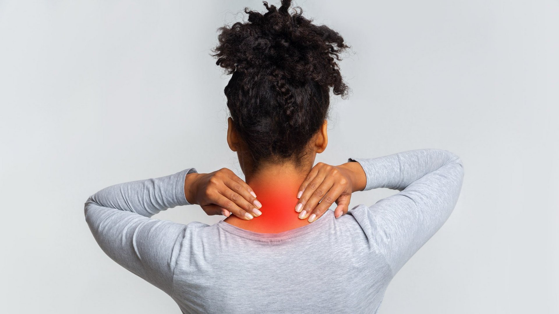 riwospine-discogenes-schmerzsyndrom-nackenschmerzen.png Frau mit Nackenschmerzen als Zeichen für discogenes Schmerzsyndrom